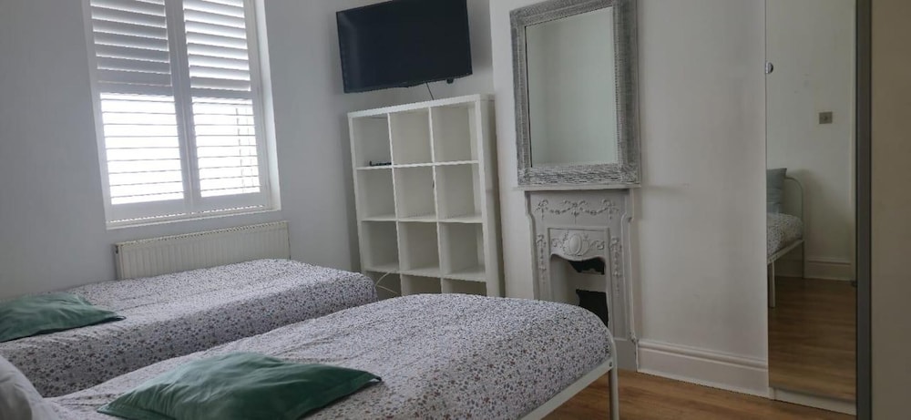 8 Guests - Free Parking - Full Equipped House