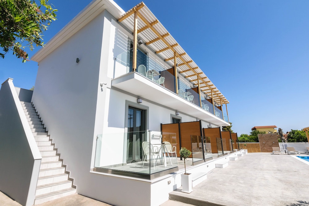 White Canvas Boutique Studios