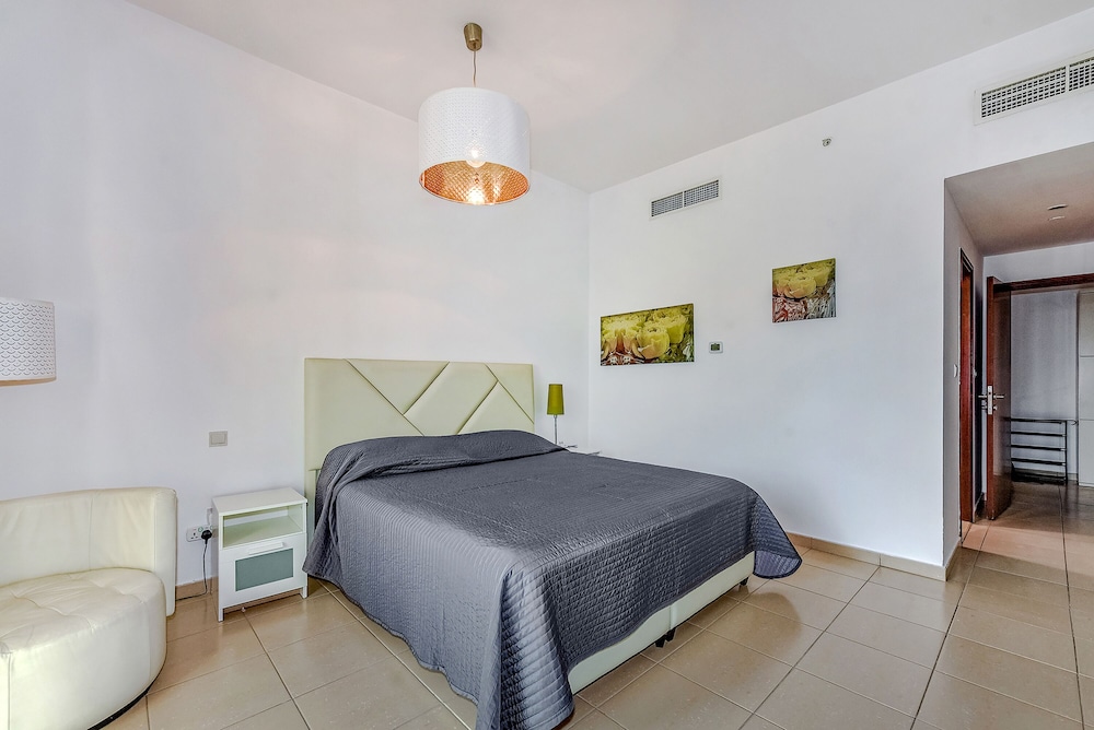1BR Apartment with Marina View at Sadaf
