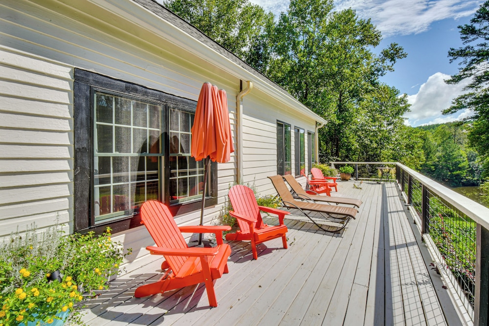 30 Acres & Pond: North Georgia Mtn Farmhouse