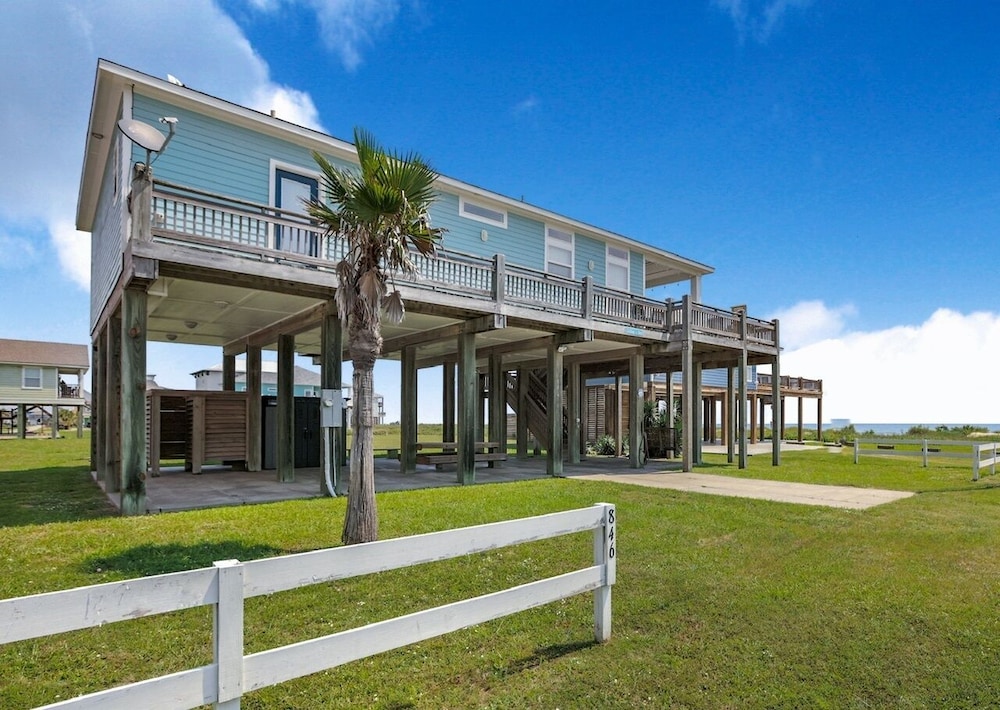 Chillax Inn 3 Bedroom Home by RedAwning