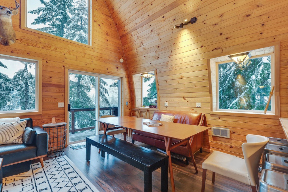 Hot Tub & Sauna: Mountain Living at Hyak Cabin!