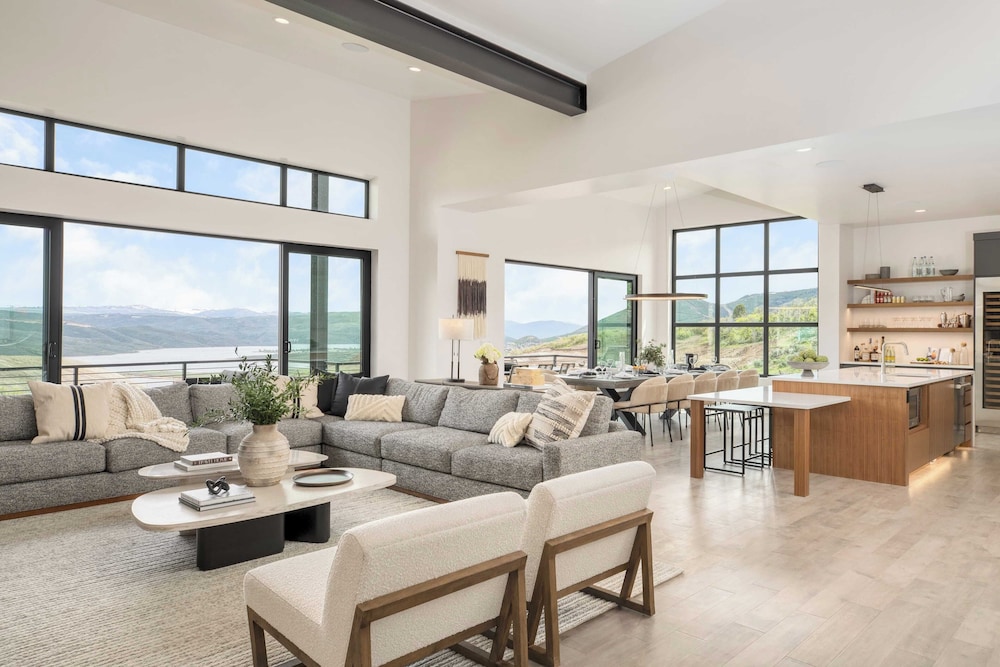 Mountain Lover by Avantstay Luxe Escape w/ Views Hot Tub, Gym, Movie Theater