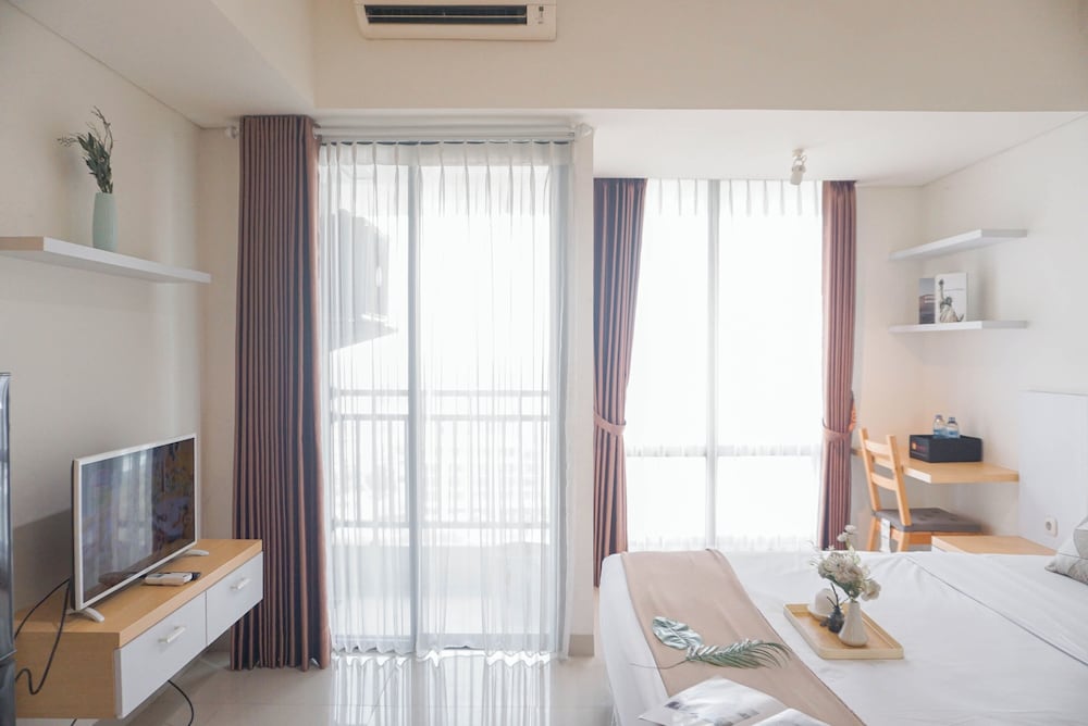 Cozy Look Studio Apartment At Lrt City Bekasi