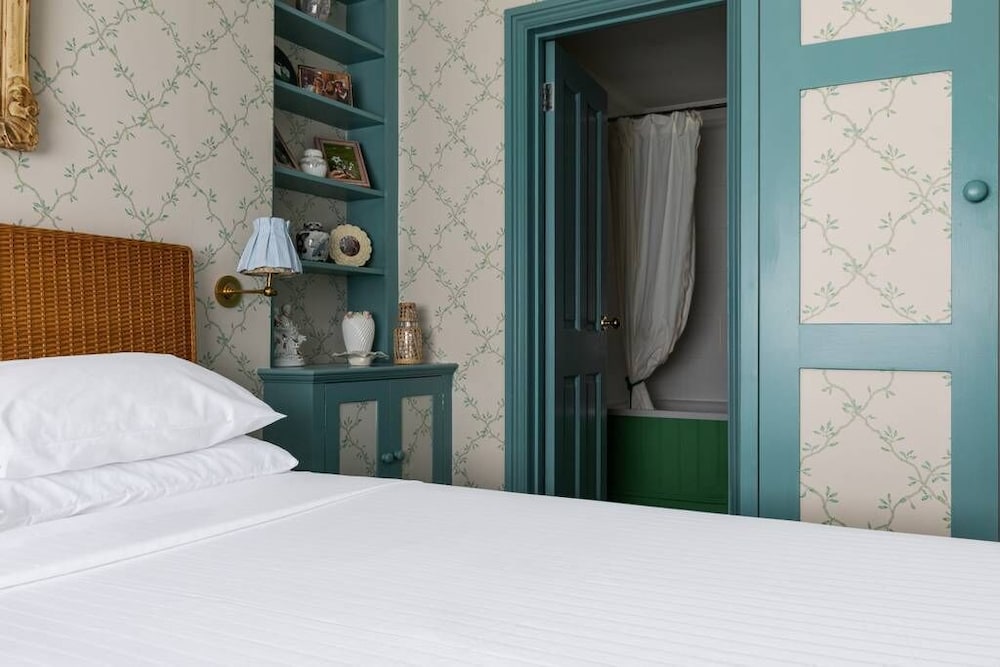 Westbourne Park Road Xvii by Onefinestay