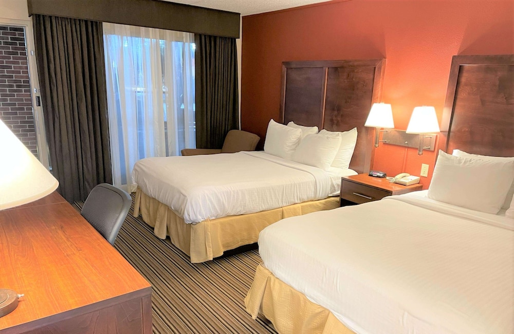Crossroads Hotel and Event Center