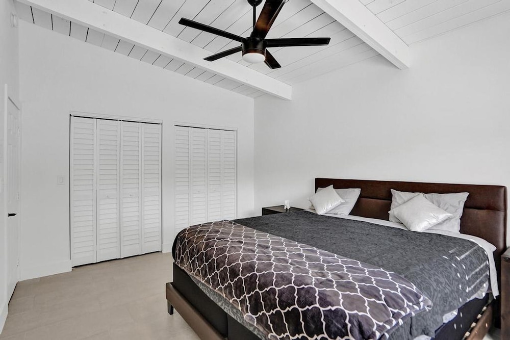 New Pool House 3-bedroom Home Victoria Park