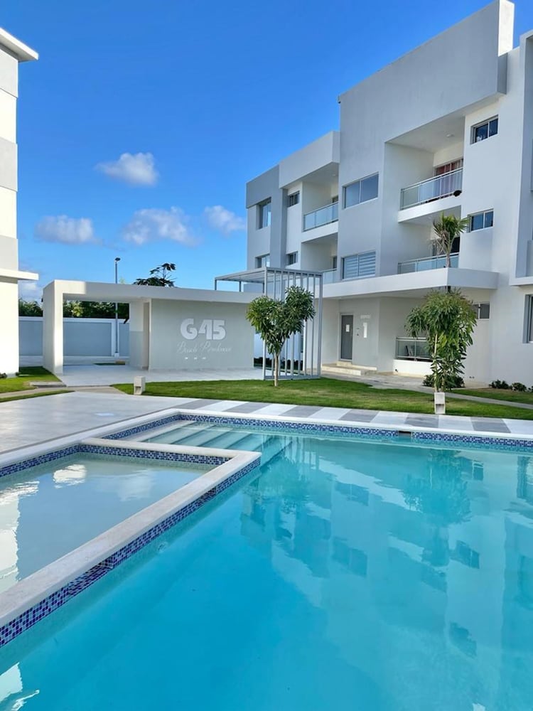 Beauty new Beach Apartment With Private Access to Arena Gorda Beach
