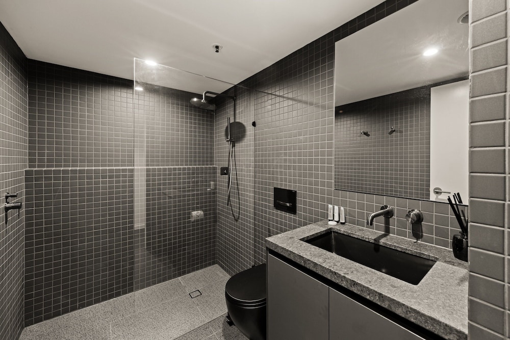 Stylish Riverside 2-bedroom Apartment in Teneriffe