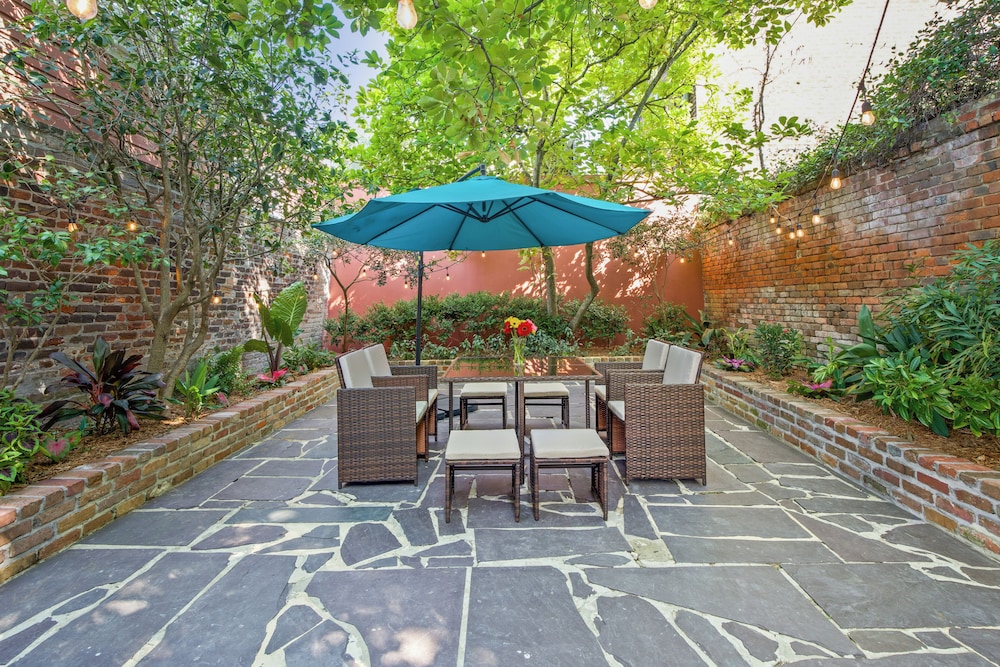 French Quarter Lanaux Mansion B & B