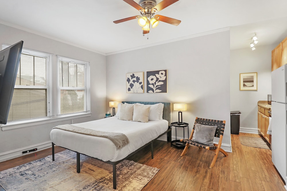 Cozy Charm Studio Apt - Kenwood 205