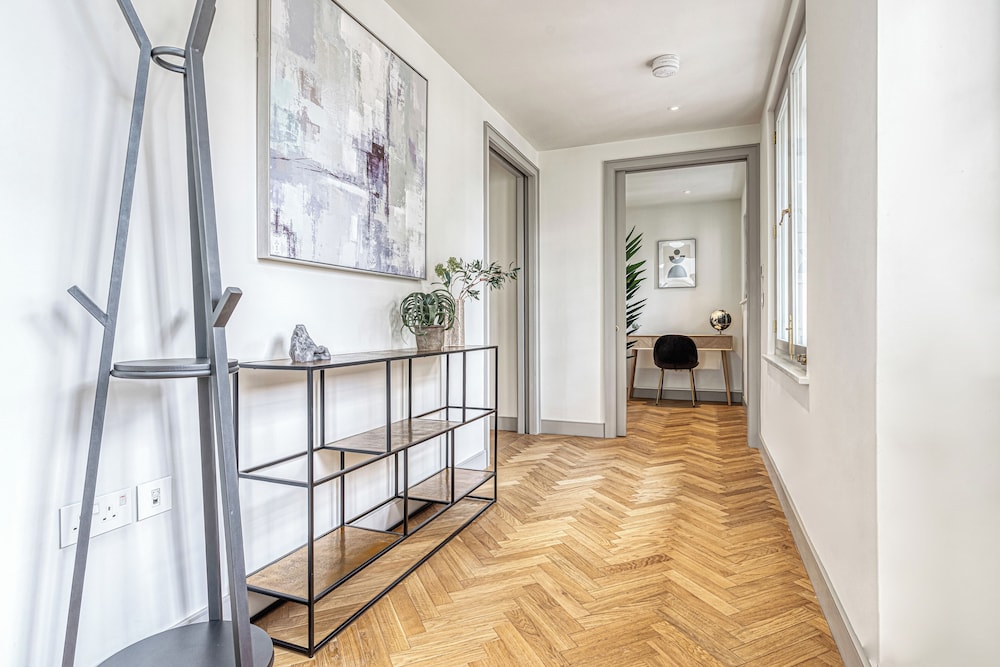 Luxury flats near Big Ben and London Eye