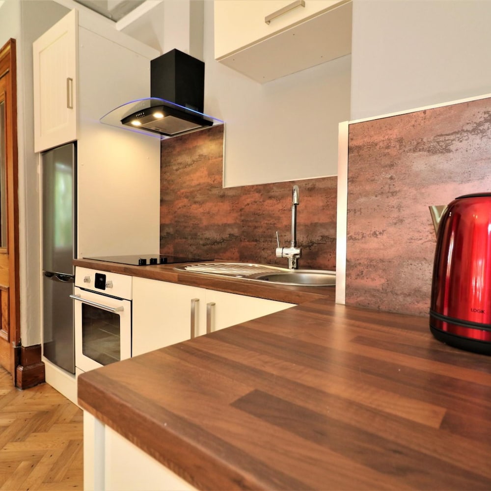 Linden House Flat 1 - Airdrie view 5
