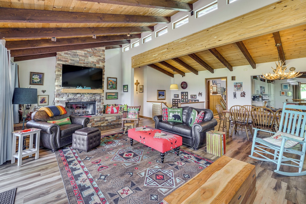 Monte Verde Lake Access & Views: Spacious Retreat!