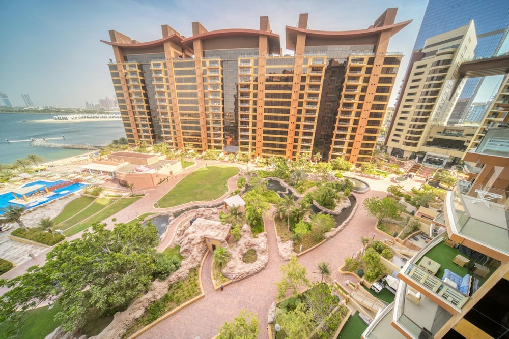 Splendid Sea View Apartment on Palm Jumeirah