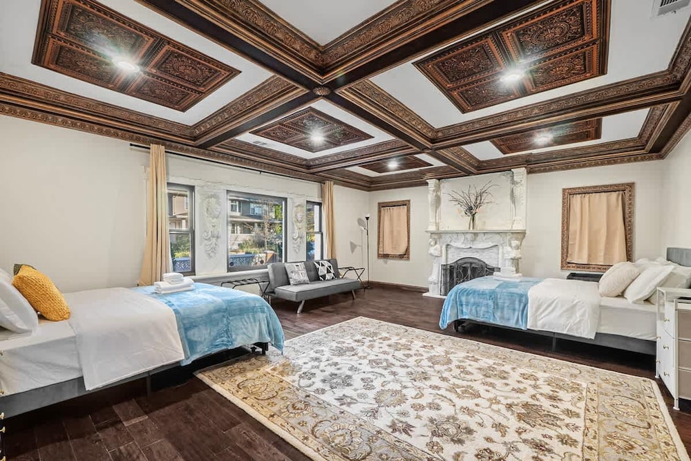 SJ Downtown 5 BR Stunning House