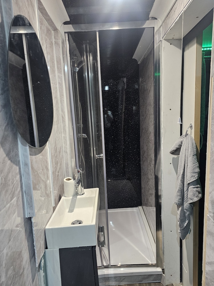 Immaculate 3-bed Chalet in Sheerness view 4