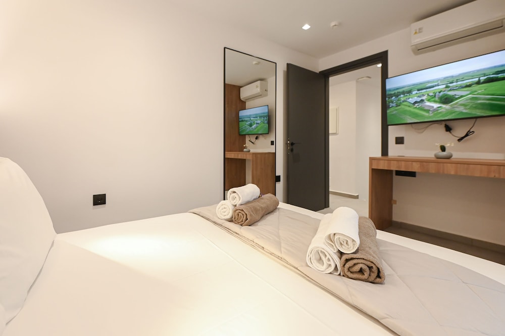 MGK Luxury Suites With a Private Pool Ligaria