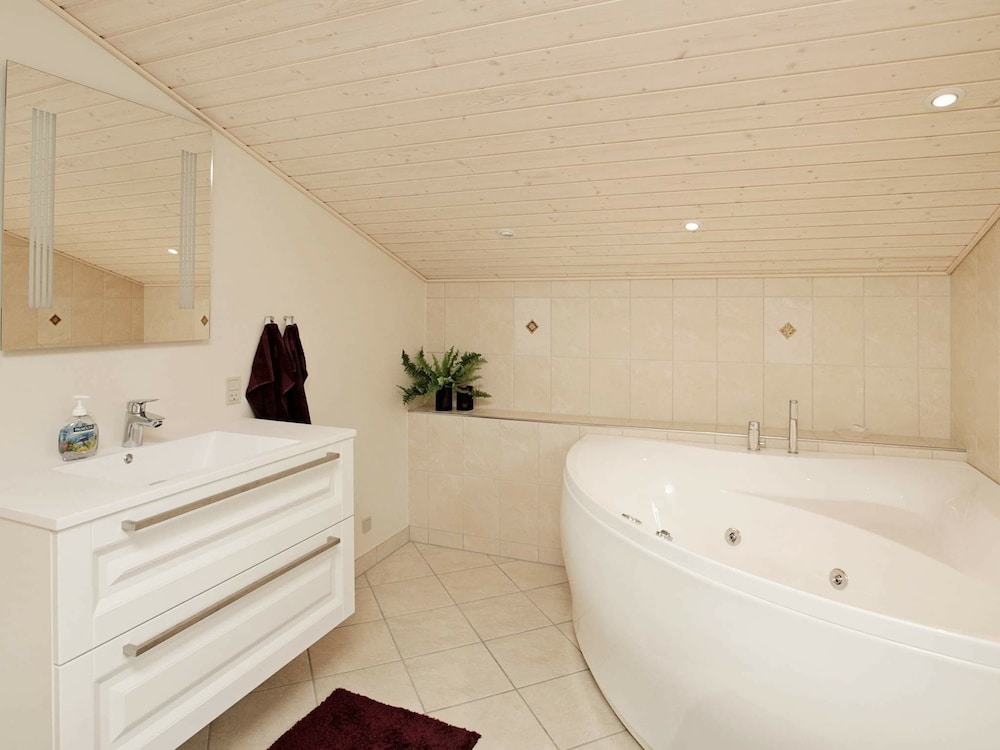 Gorgeous Holiday Home in Nørre Nebel with Hot Tub view 3