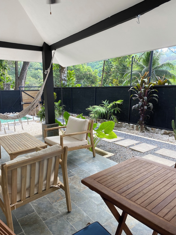 Zoa Villas - 2 minutes to the beach