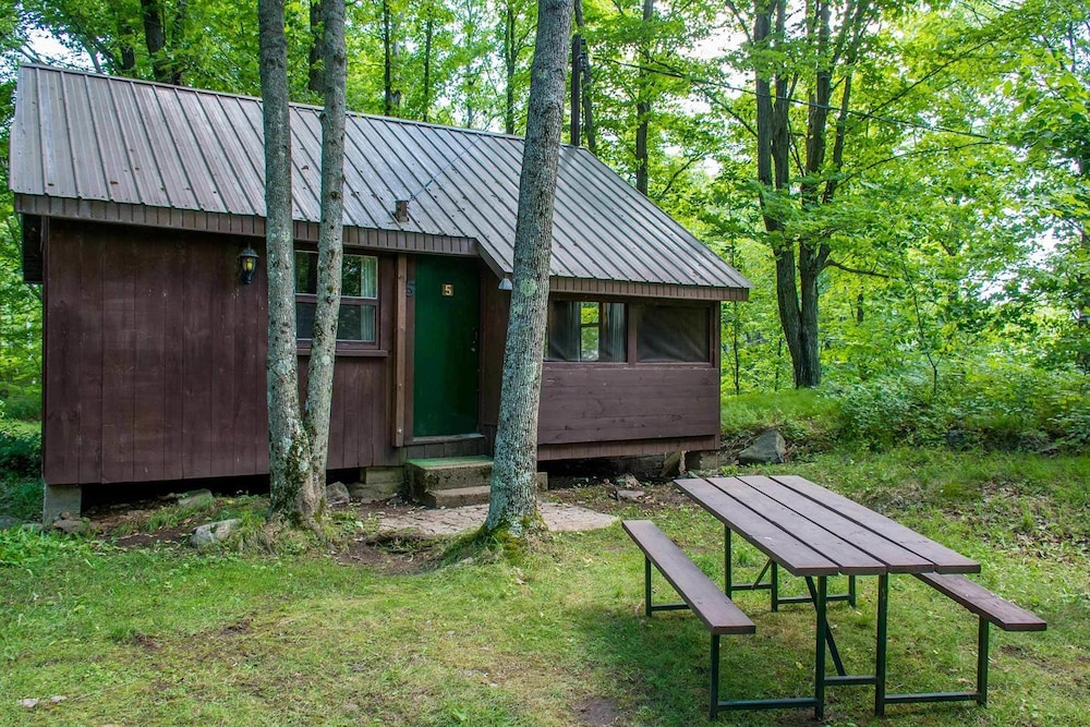 Fifth Lake Cottages