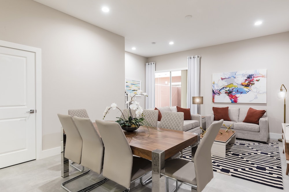 Summerville Vacation Homes by Columbia Management