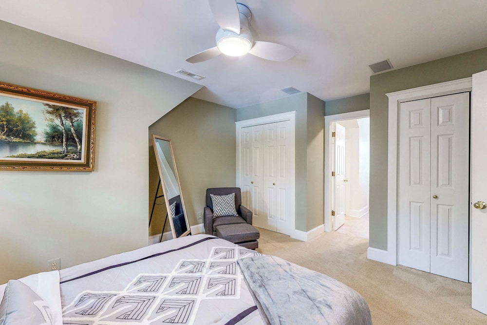 Waterfront Allergy-free 4br, Dock & Home Theater