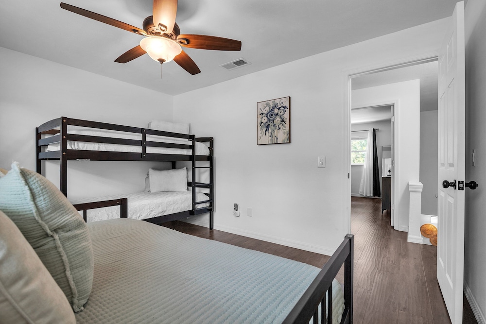 Be Our Guest - Cozy Townhome Near Downtown Ocala 2 Bedroom Townhouse