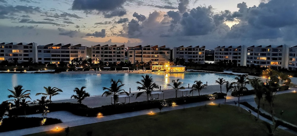 Luxury Beach Penthouse Jacuzzi & Lagoon View