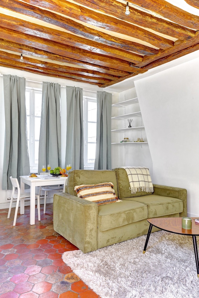 Charming 1BR Near Latin Quarter