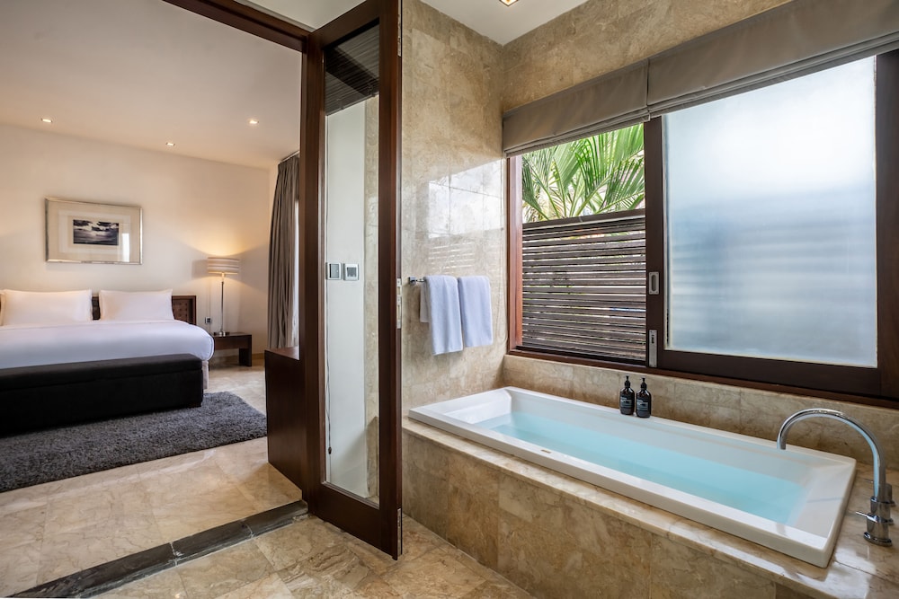 Villa Oshra by Nakula