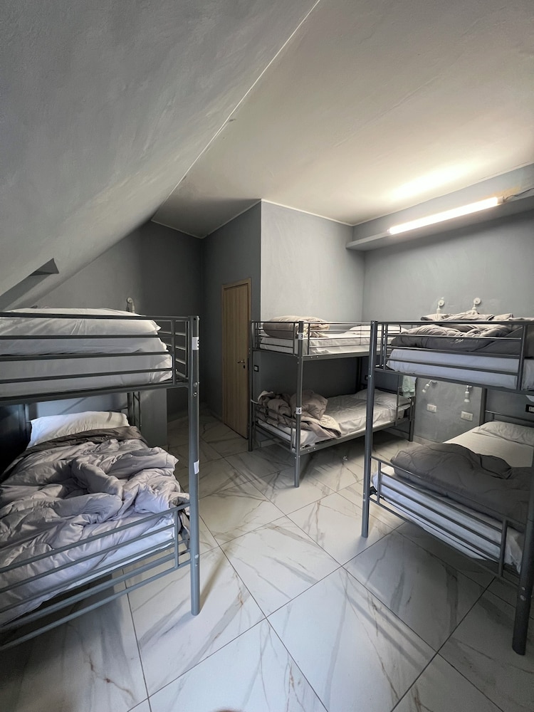 Lion University & Youth Hostel Milano