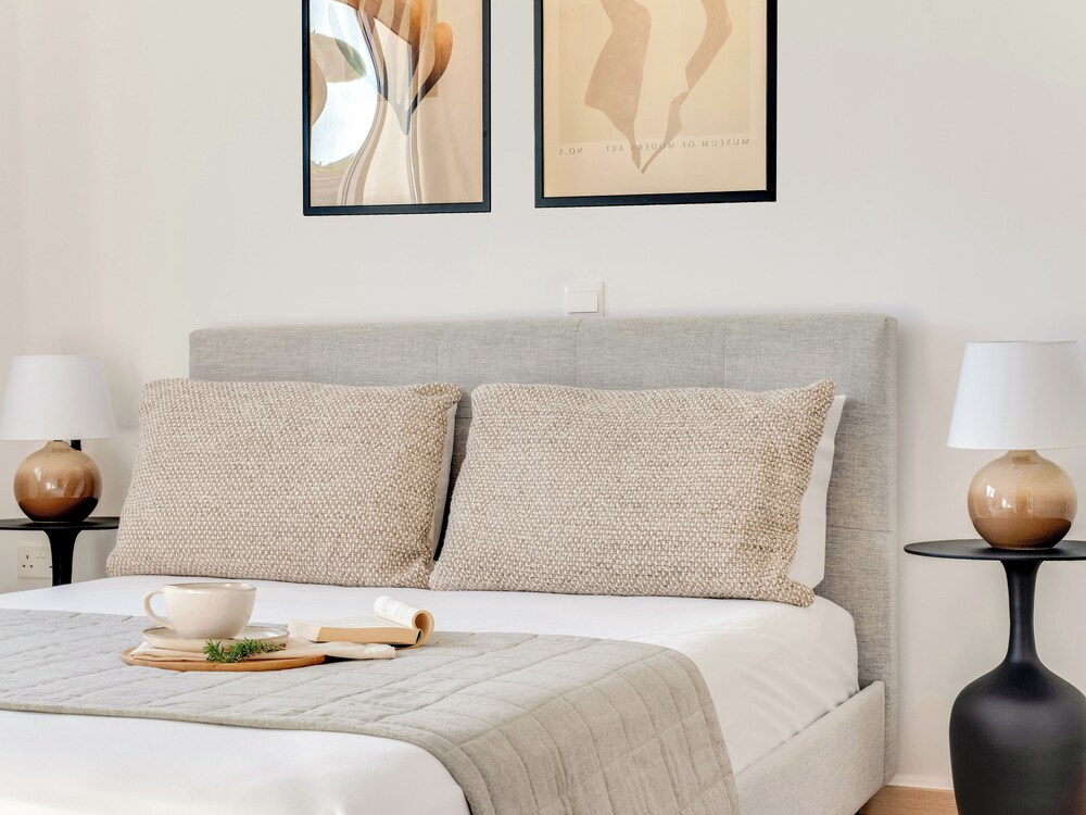 Sanders Solemare - Super 1 Bdr Apt With Balcony