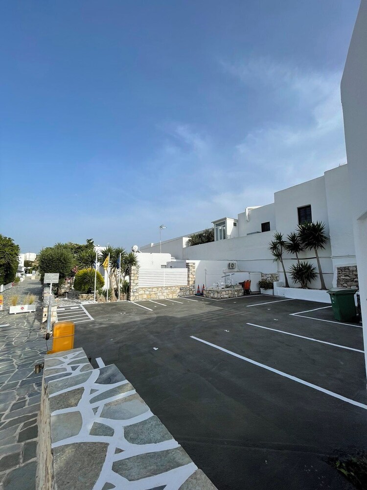 Zoumis Residence