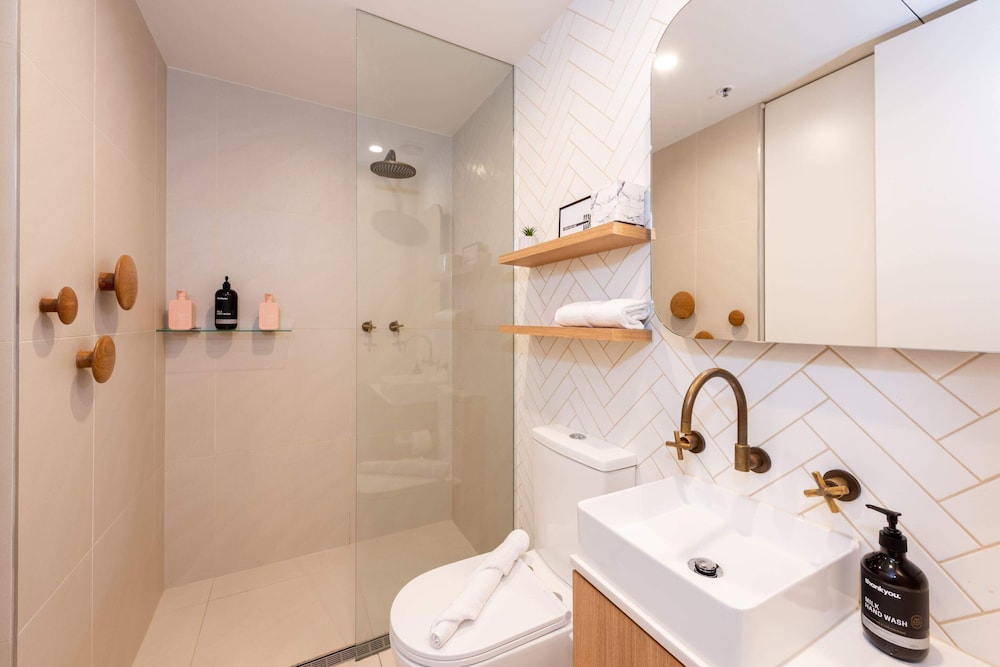Modern 1 Bedroom Apartment in Brunswick East Near CBD