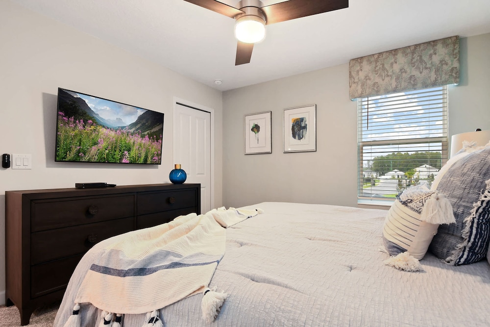Home 9 Bed Themed Rooms Pool Storey Lake