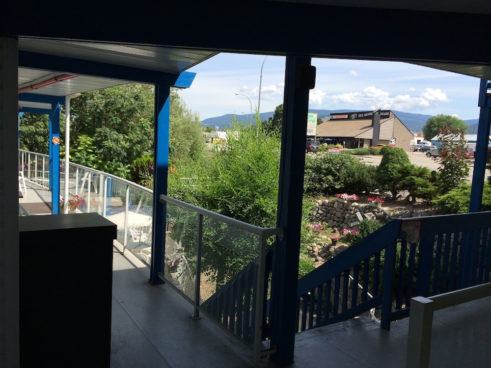 Blue Stream Motel