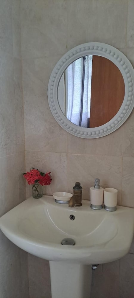 Inviting 1-bed Apartment in Ocho Rios