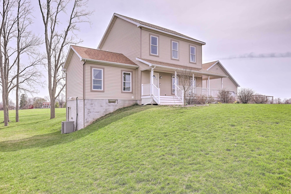 Geneva Studio, 3 Miles to Seneca Lake! view 5