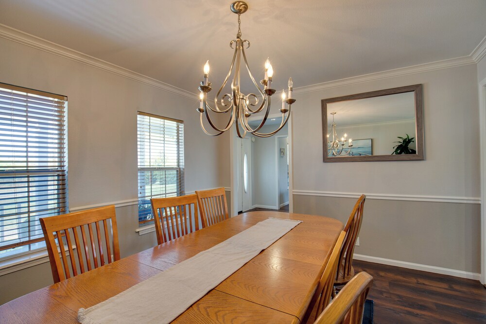Game Room & Dock: Waterfront Granbury Lake Retreat view 2