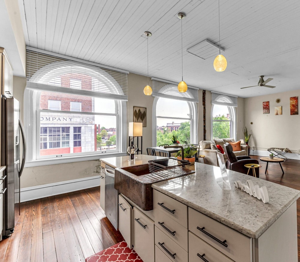 The Elm St Suite - Downtown Condo view 4