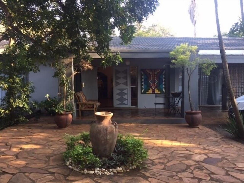 Hlulala Guesthouse