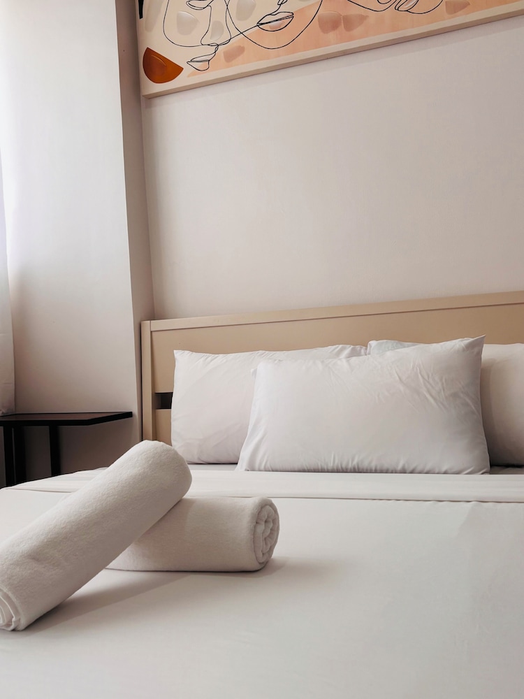 Minimalist Comfort Modern Stay & Cozy Vibes