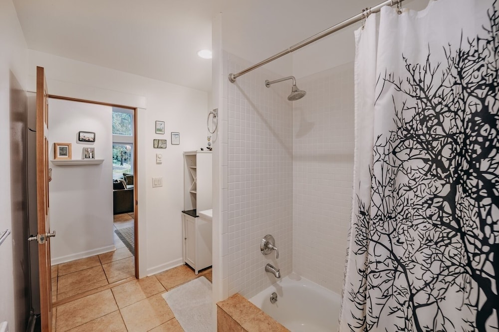 01sl - Hot Tub - Pet Friendly - Bbq - Sleeps 8 3 Bedroom Home by RedAwning