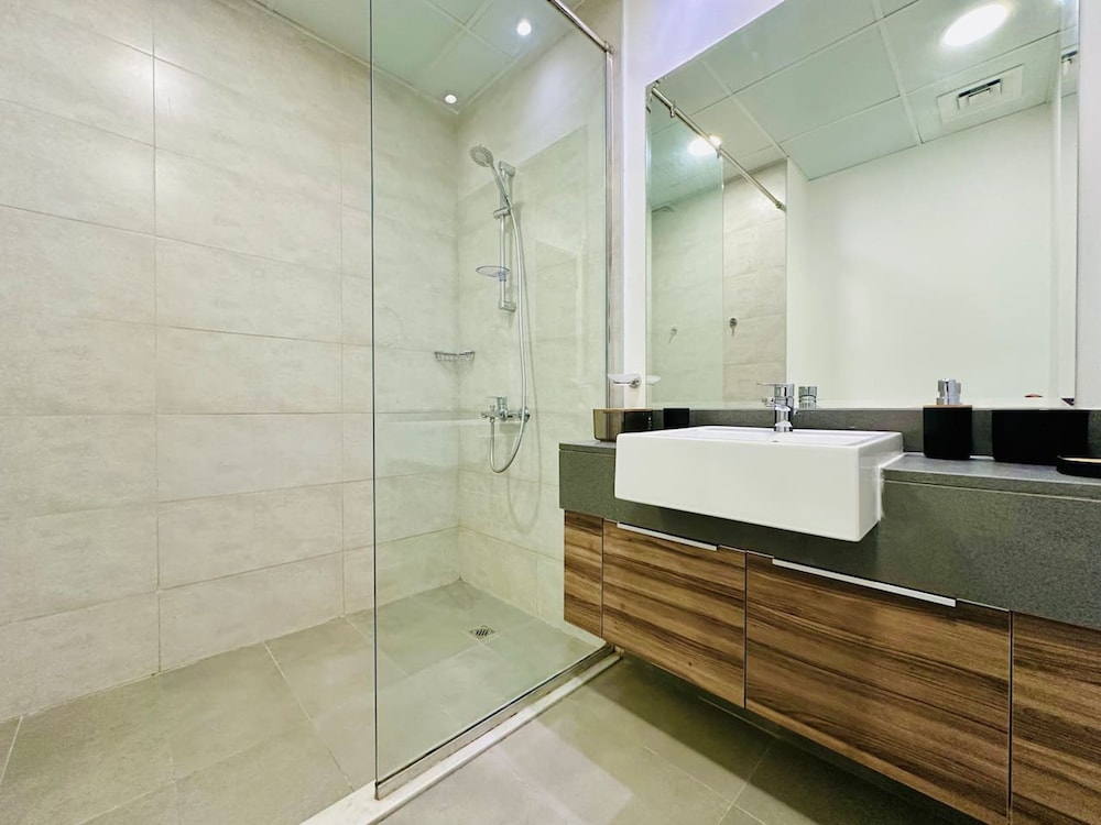 Stylish 1BR in JVC w Pool 6 Mins to Circle Mall