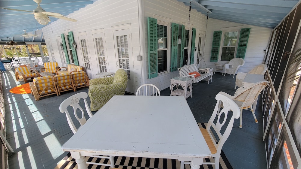 Twelve Palms Cottage by Tybee Vacation Rentals