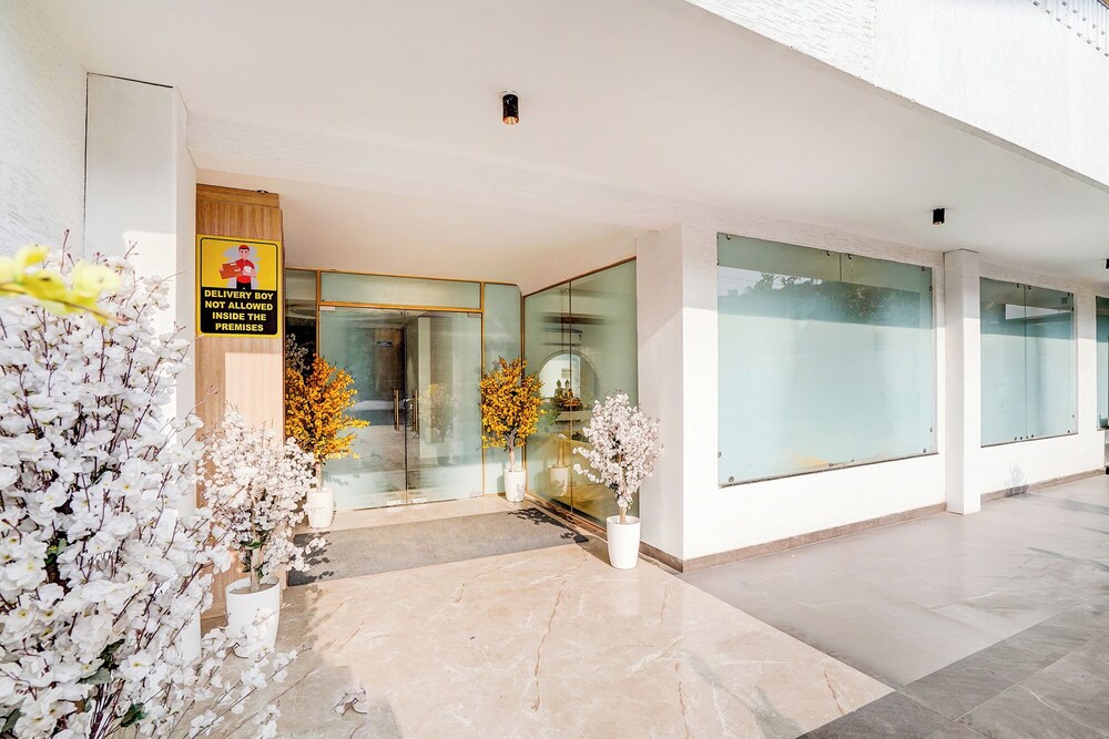 Fabhotel Amrit Luxury Inn