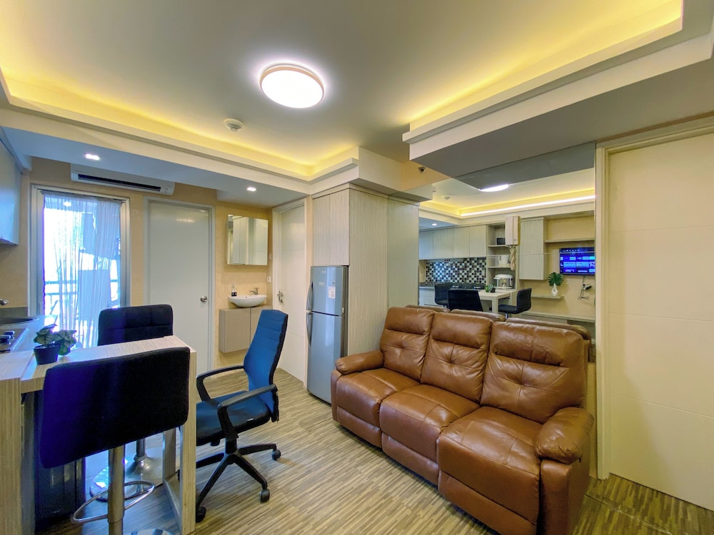 Well Designed And Warm 2Br At Bassura City Apartment