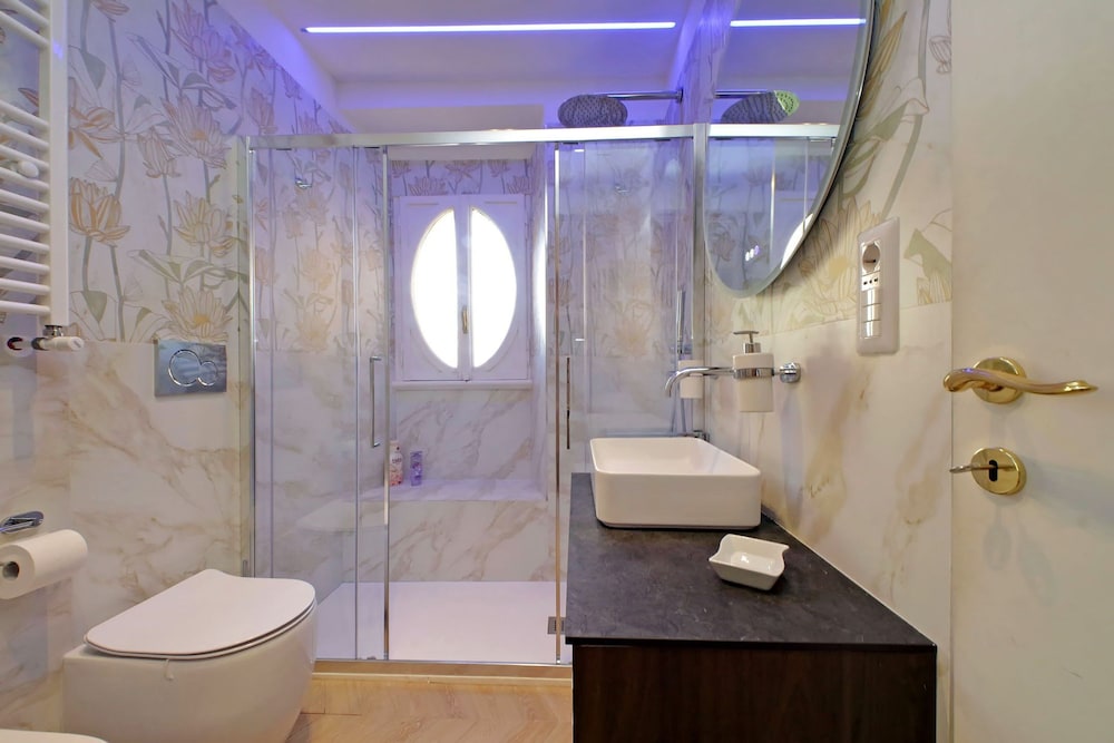 Rare Large and Elegant Rome Apartment in Prati Neighborhood Perfect for Families or Friends