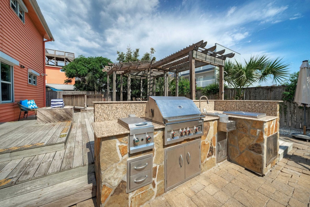 The Koi Marlin Port A Home w/ Pool, Pond, Grill & Near Beach + Marinas